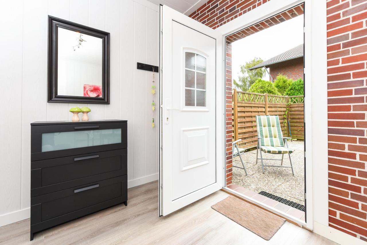 Ferienwohnungen Im Haus Waterkant Neuharlingersiel Esterno foto