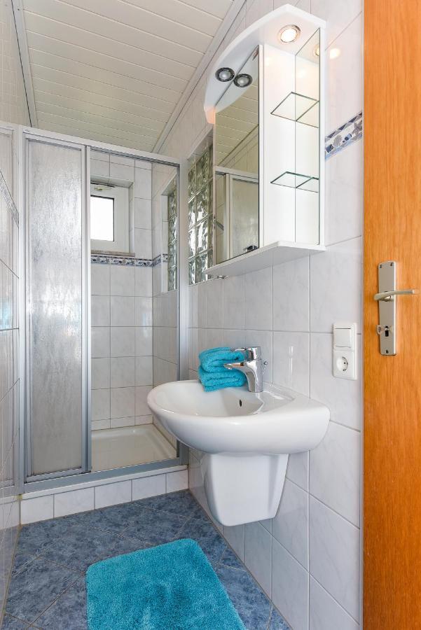 Ferienwohnungen Im Haus Waterkant Neuharlingersiel Esterno foto