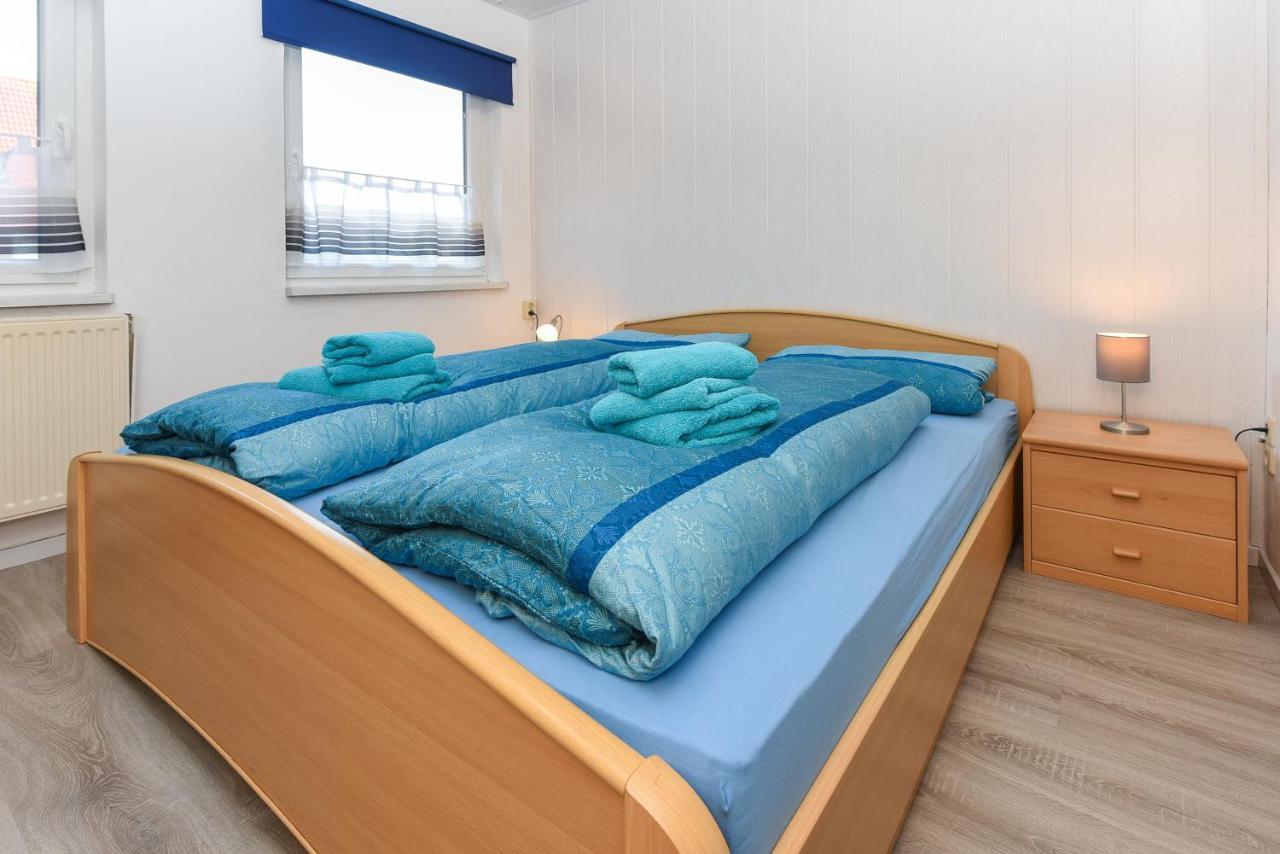 Ferienwohnungen Im Haus Waterkant Neuharlingersiel Esterno foto