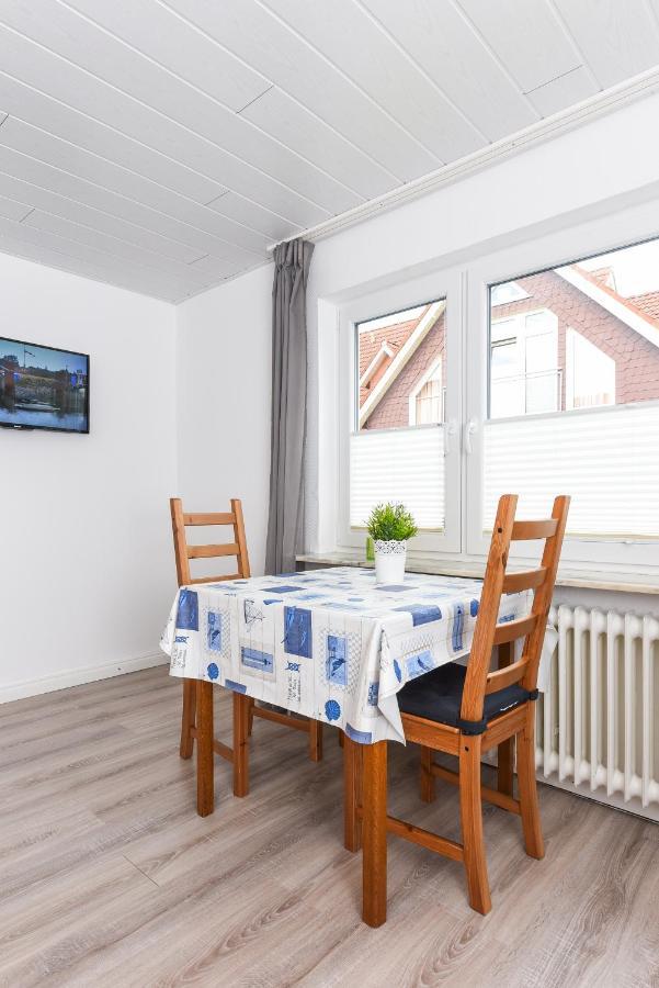 Ferienwohnungen Im Haus Waterkant Neuharlingersiel Esterno foto