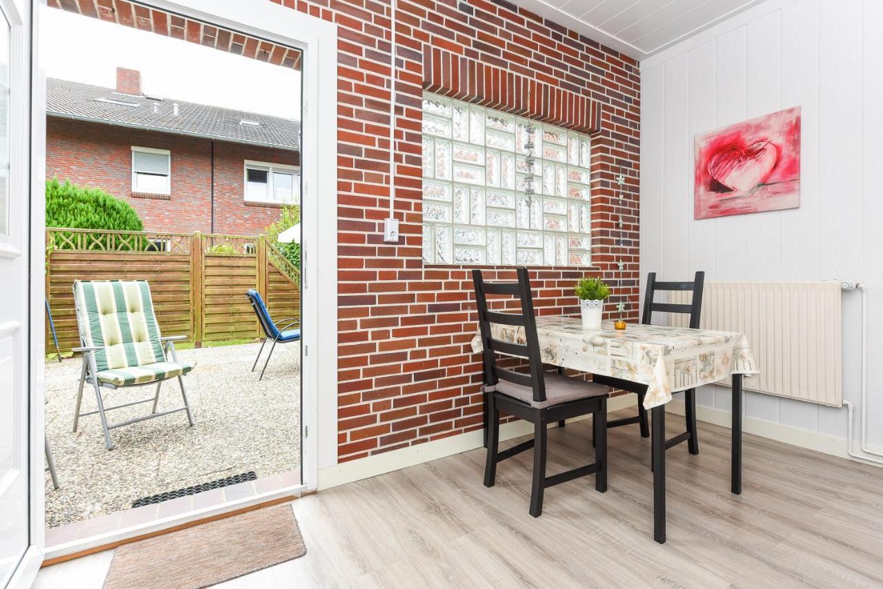 Ferienwohnungen Im Haus Waterkant Neuharlingersiel Esterno foto