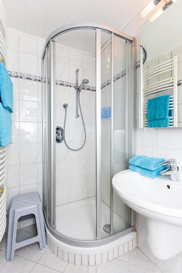 Ferienwohnungen Im Haus Waterkant Neuharlingersiel Esterno foto