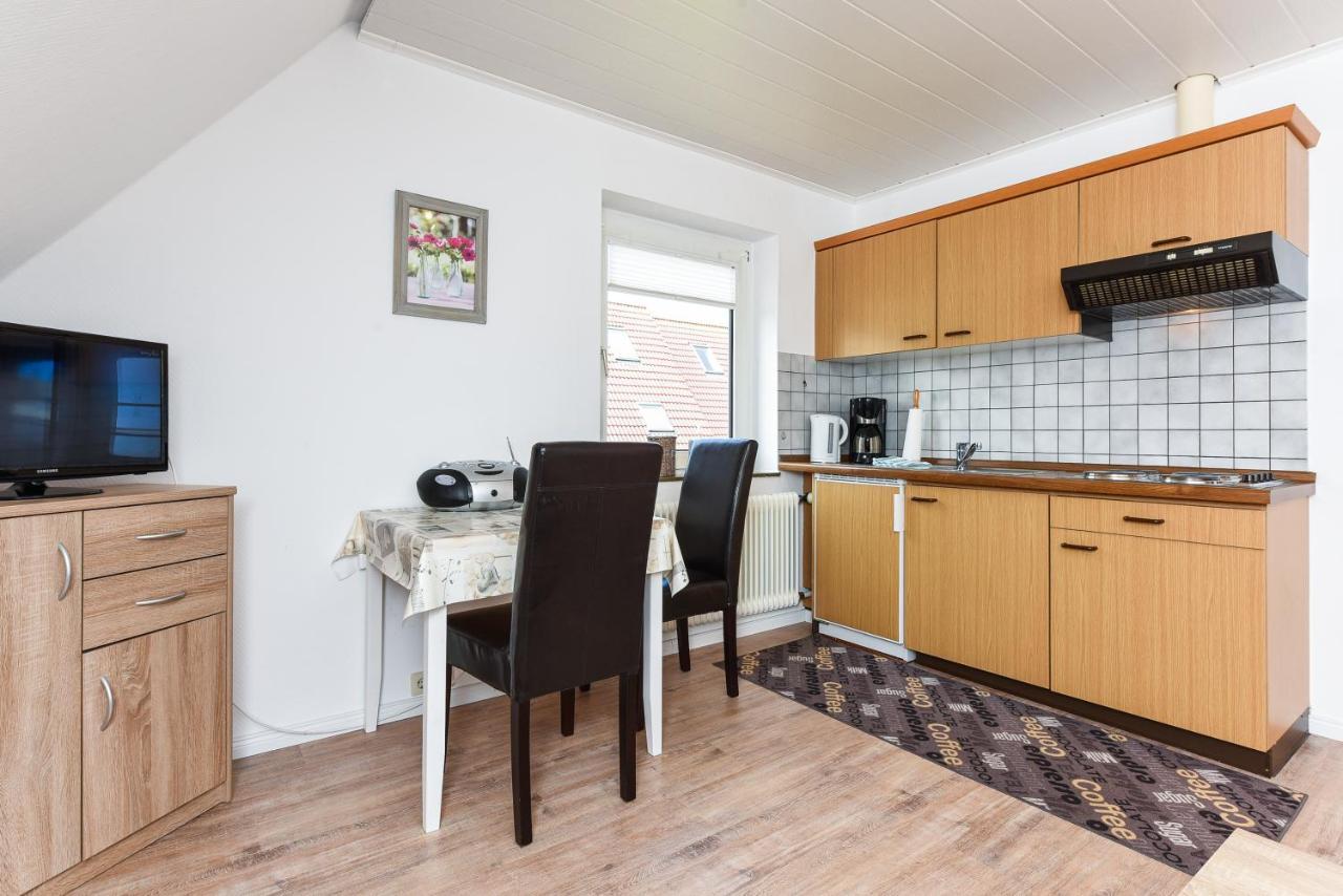 Ferienwohnungen Im Haus Waterkant Neuharlingersiel Esterno foto